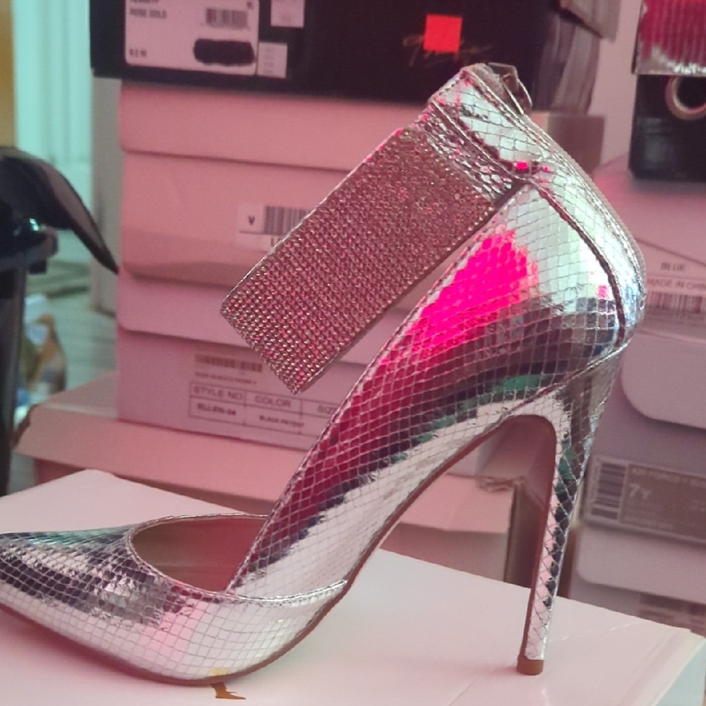 JustFab Metallic Silver Snakeskin Heels